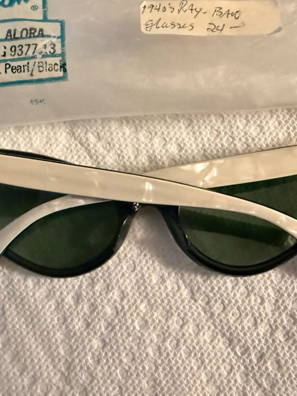Vintage 1940's Ray-Ban Alora Sunglasses Pearl/Black Cat Eye - Picture 3 of 6